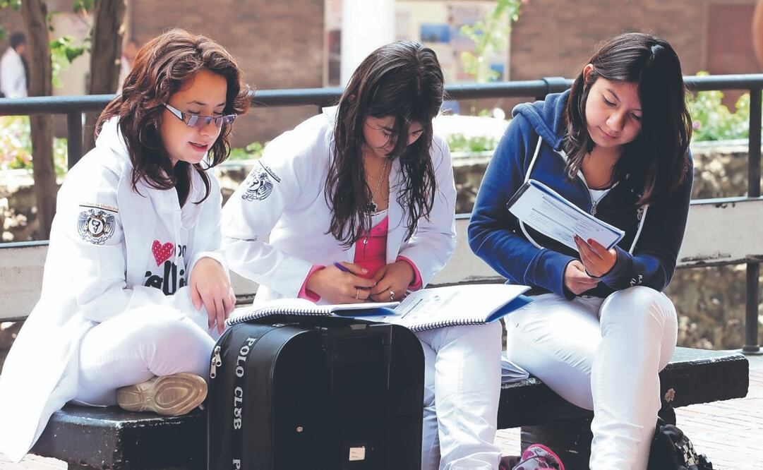 Las becas del gobierno no solucionan los problemas educativos, afirma experto. Archivo El Universal