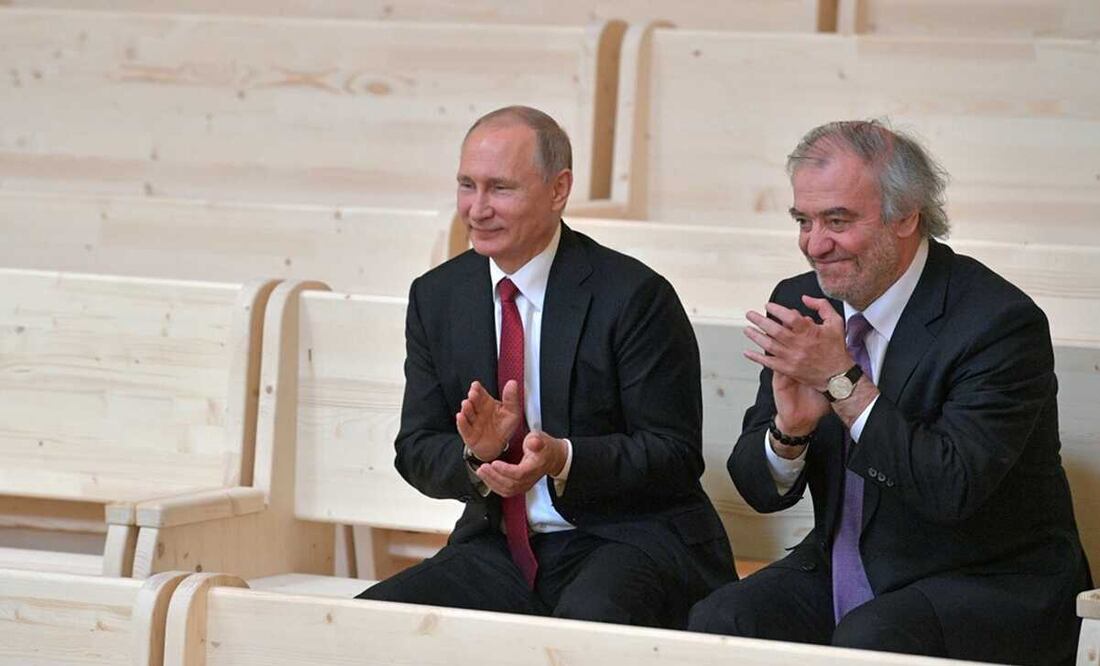 Vladimir Putin y Valery Gergiev, en 2017. Foto: Alexei Druzhinin/Sputnik, Kremlin Pool Photo via AP, archivo