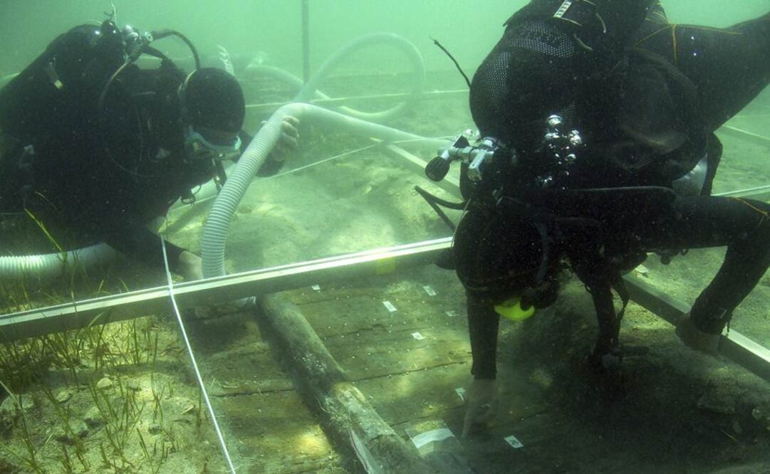 La galera tiene 125 metros de eslora y fue encontrada frente a la costa de Crimea. Los expertos, que no descartan que en la zona se encuentren más buques bizantinos, aventuran que la expedición se prolongará durante varios años. FOTO: Archivo/EFE