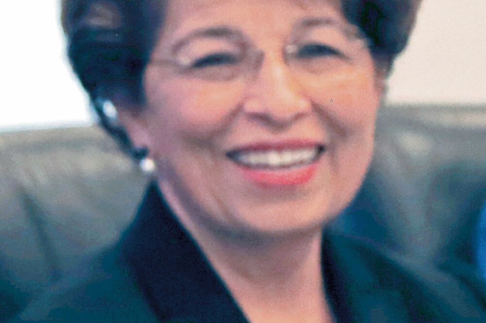 Hispana al Tesoro. La hispana Jovita Carranza, de ascendencia mexicana, fue nombrada ayer tesorera de EU; es la segunda de origen latino en el gabinete 