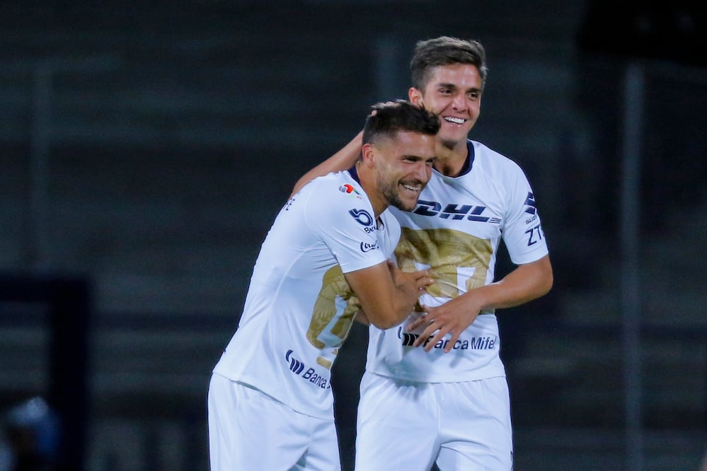 Jugadores de Pumas durante un juego de la Copa MX.  FOTO/IMAGO7