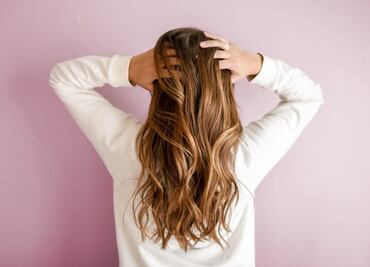 Por esta razón debes ponerte vaselina con limón en el cabello