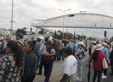 Pueblos originarios de Cholula, Puebla, bloquean carretera; buscan frenar "cártel inmobiliario"