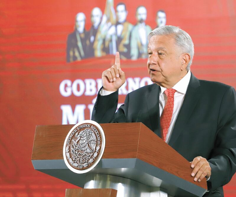 El presidente Andrés Manuel López Obrador convocó a todas las entidades a sumarse a la Ley de Confianza Ciudadana, la cual eliminará inspectores de establecimientos mercantiles. Foto: BERENICE FREGOSO. ELUNIVERSAL
