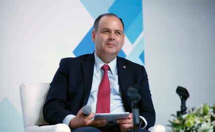 AMLO invita a Gustavo de Hoyos a poner su "casita" en plantón; el empresario le responde