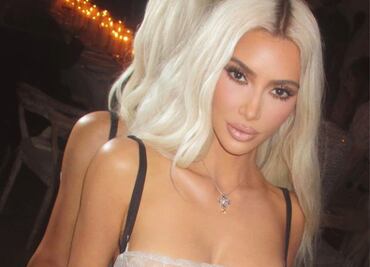 Critican a marca de ropa con la que Kim Kardashian colabora por lanzar línea infantil inspirada en el sadomasoquismo