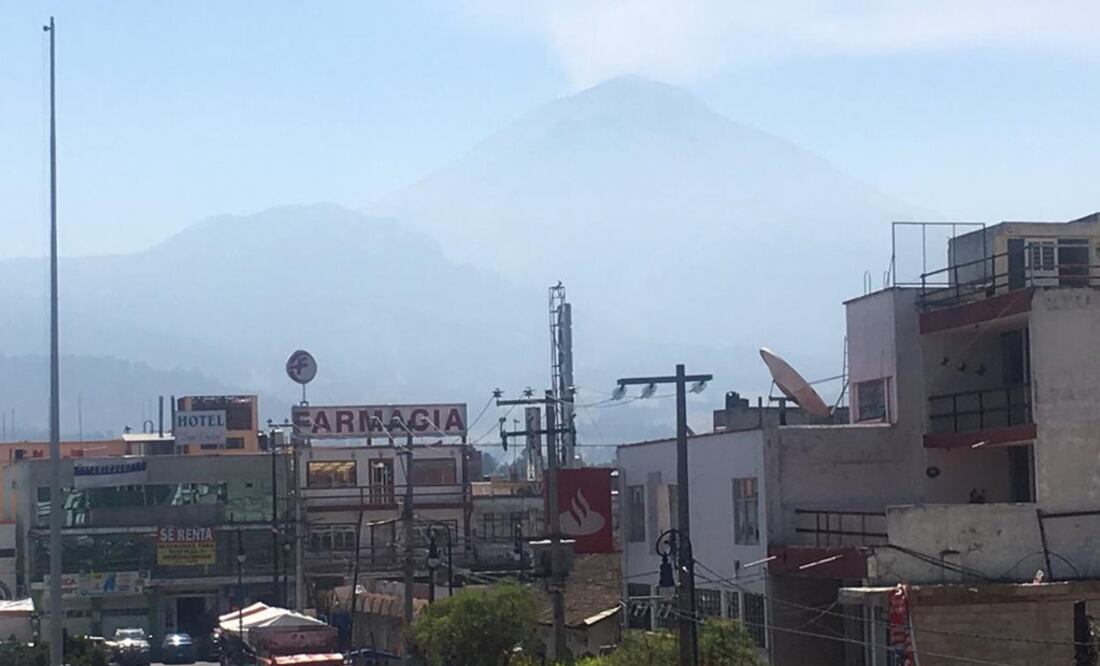 En el municipio vecino de Amecameca, los habitantes también realizan sus labores de manera habitual pese a la actividad del coloso. Foto: Emilio Fernández. EL UNIVERSAL