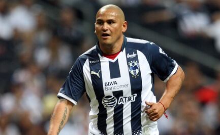 ¿Humberto Suazo regresa a Monterrey? Abandonó a su club en Chile