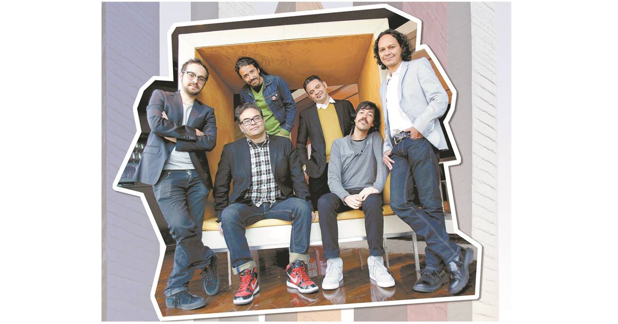 José Manuel Cravioto (izq) y Ernesto Contrera s (der), directores de Seguir siendo, junto a Café Tacvba. Foto/Archivo El Universal