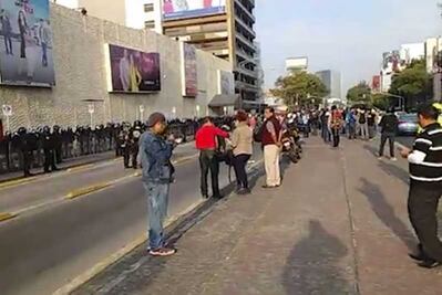 CNTE bloquea avenida Chapultepec, frente a Televisa