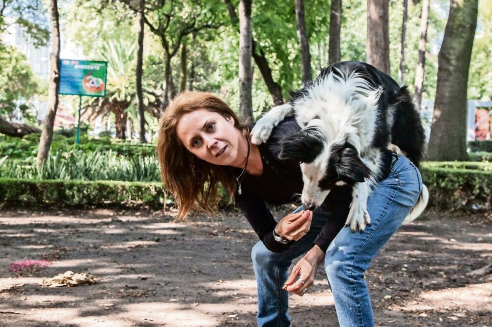 La etóloga Katia Olea rechaza el castigo como entrenamiento. “Despedazan a la mascota”, dice (GERMÁN ESPINOSA)