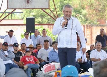 En Aguililla, gobernador de Michoacán advierte que no cederá en lucha contra criminales