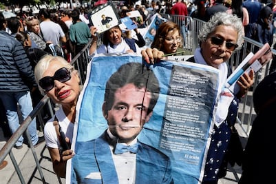 Fotos y videos de cómo despiden los mexicanos a José José