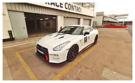 Nick McMillen muestra recorrido en el circuito de Silverstone