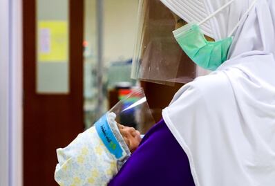 Vacuna antiCovid en el embarazo protege al bebé de ser hospitalizado en un 60%: CDC