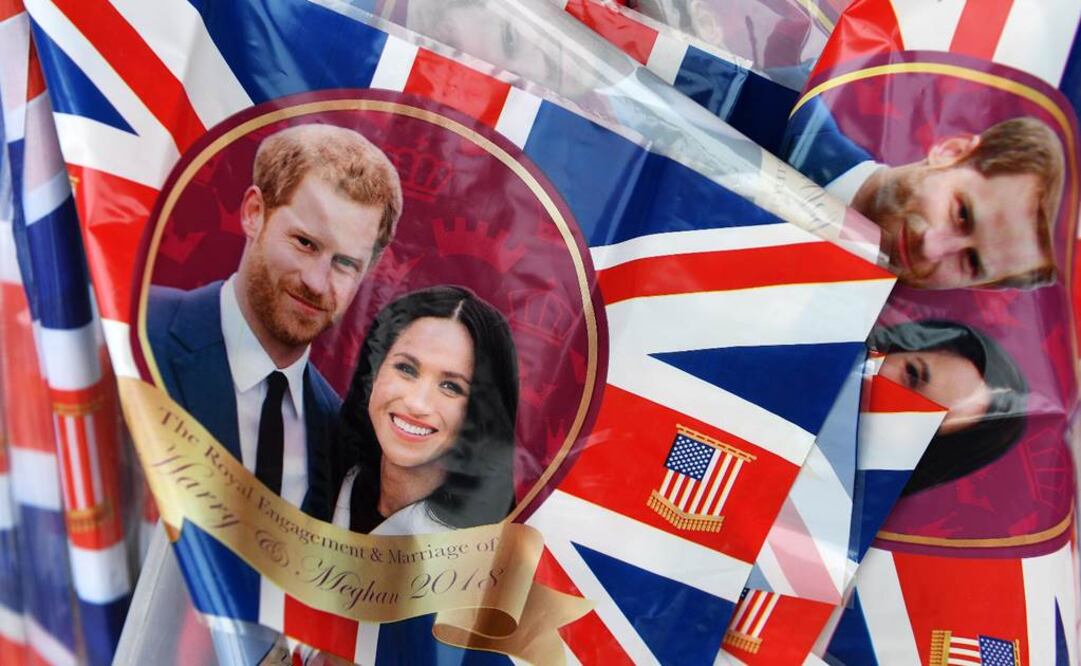  Bandera británicas con la imagen del príncipe Enrique y su prometida Meghan Markle. Foto: EFE