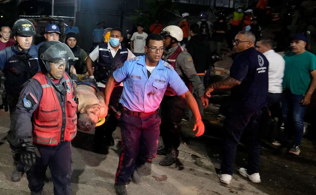 Equipos de rescate salvan a personas de entre los escombros. (24/06/26) Foto: AP