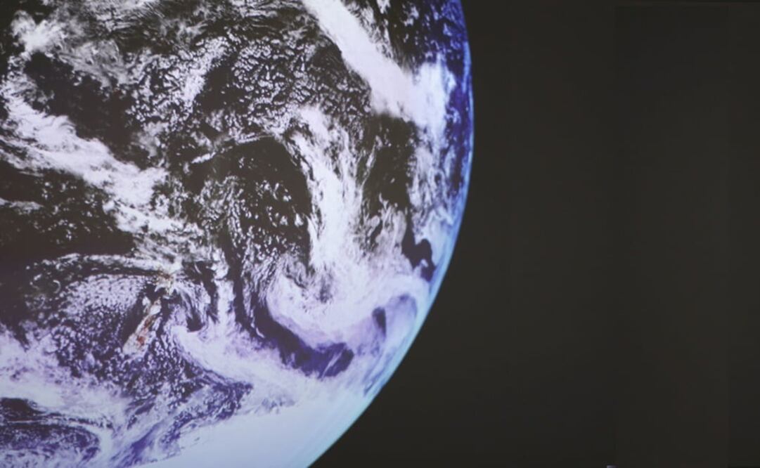 A replica of the Planet during the World Climate Change Conference 2015 at Le Bourget, France - Photo: Stephane Mahe/REUTERS