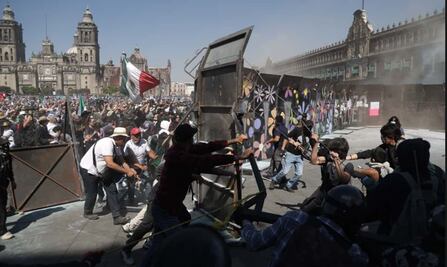Sheinbaum rechaza que grupos violentos en marcha de Generación Z sean de Morena; movimientos con AMLO fueron pacíficos, afirma