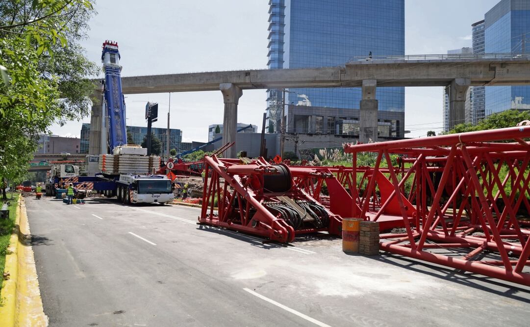 Obreros trabajan a marchas forzadas para la inauguración de la estación Santa Fe del Tren Interurbano. Foto: Carlos Mejía / EL UNIVERSAL
