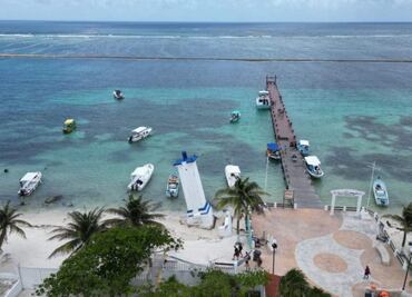 Varias playas de Quintana Roo se mantienen libres de sargazo; continúan labores de limpieza