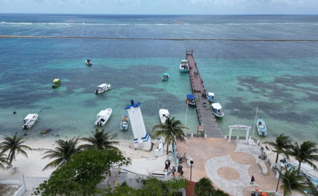 Así luce la playa de Puerto Morelos en Quintana Roo que hasta el momento se mantiene libre de sargazo (14/06/2025). Foto: Cortesía de Gobierno Municipal de Puerto Morelos