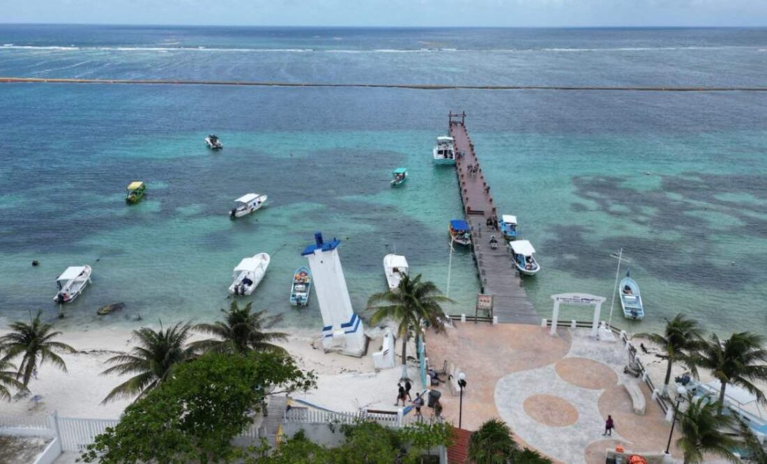 Así luce la playa de Puerto Morelos en Quintana Roo que hasta el momento se mantiene libre de sargazo (14/06/2025). Foto: Cortesía de Gobierno Municipal de Puerto Morelos