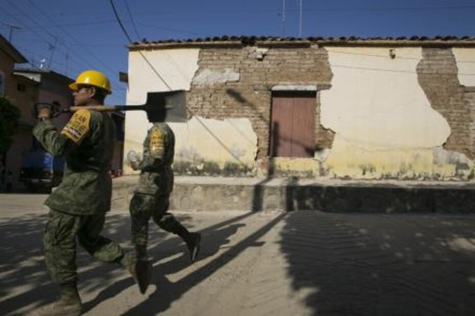 Historia. Levantan su hogar de entre las ruinas