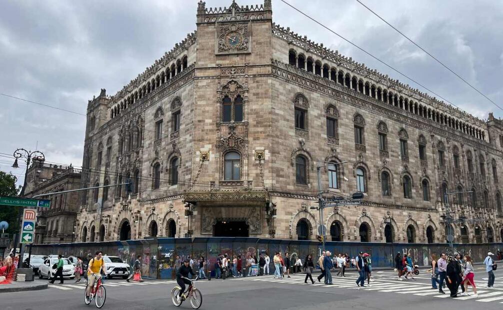 Blindan Bellas Artes por la tercera marcha contra la gentrificación. Foto: Rafael García / EL UNIVERSAL-
