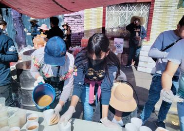 Barbacoa, carnitas, refrescos: Rafael destinó 100 mil pesos para alimentar a peregrinos