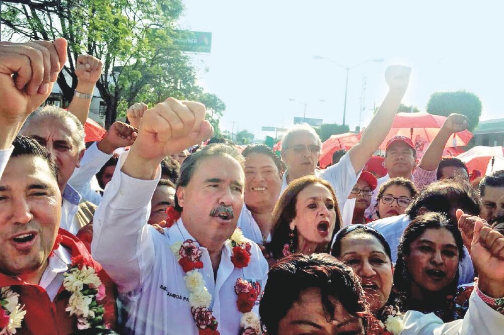 El priísta Emilio Gamboa acompañó a Blanca Alcalá, candidata del PRI a la gubernatura de Puebla en su cierre de campaña en Tehuacán (ESPECIAL)