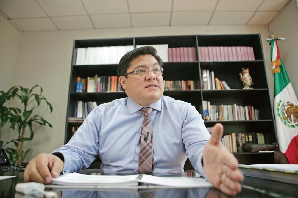 El director ejecutivo de Administración del INE, Bogart Montiel, asegura que se cuidará el proceso de licitación de la obra, en el primer trimestre de 2016 (LUIS CORTÉS. EL UNIVERSAL)