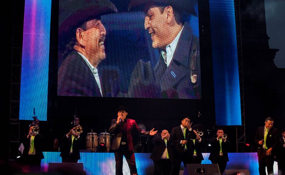 Durante el concierto del 50 aniversario se realizó un homenaje a Joan Sebastian, donde cantó su hijo, José Manuel Figueroa. (Foto: Cristopher Rogel Blanquet / El Universal)