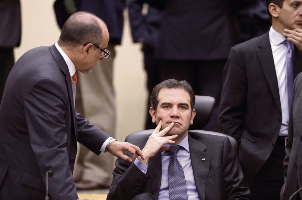 Lorenzo Córdova se mostró molesto porque la sesión extraordinaria del INE no pudo llevarse a cabo a las 10 de la mañana por falta de quórum y citó a una segunda convocatoria veinte minutos después (LUIS CORTÉS. EL UNIVERSAL)