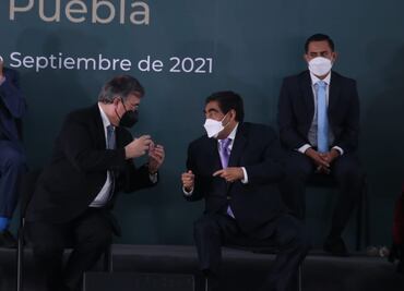 Inaugura Marcelo Ebrard oficina de emisión de pasaportes en Puebla