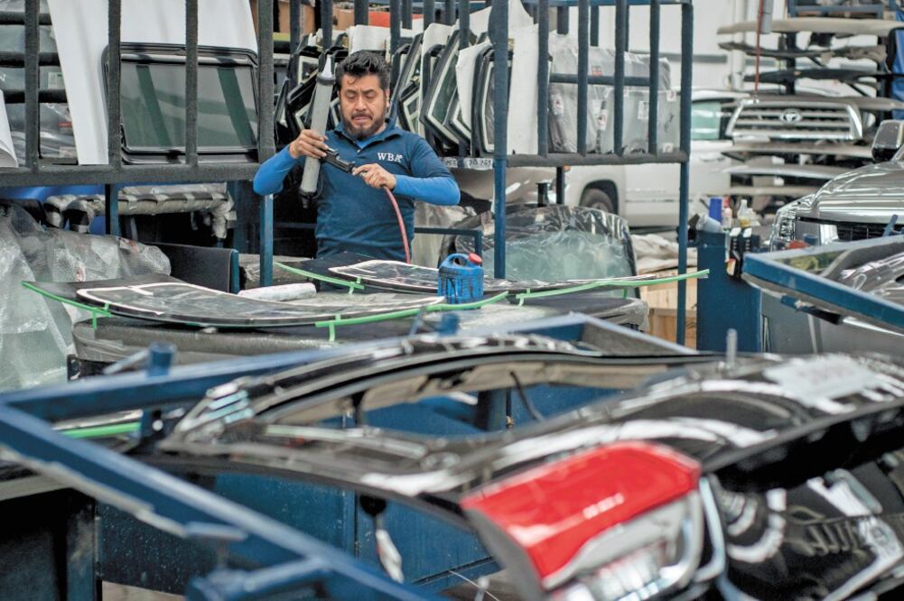 La industria automotriz puede cambiar de proveedores para aumentar el contenido regional de los productos que se exportan a EU, según KPMG. Foto: ARCHIVO EL UNIVERSAL