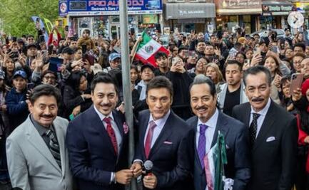 Los Tigres del Norte celebran que ya tienen calle con su nombre en Brooklyn; festejan con bandera de México