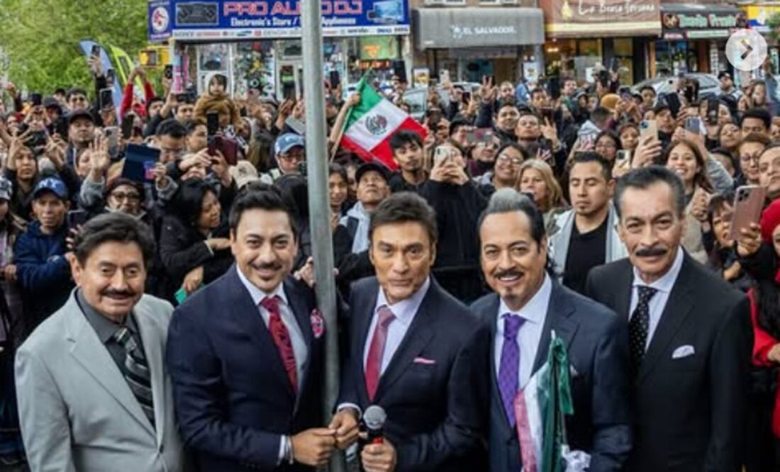 Los Tigres del Norte celebran que calle en Brooklyn, Nueva York, lleve su nombre.