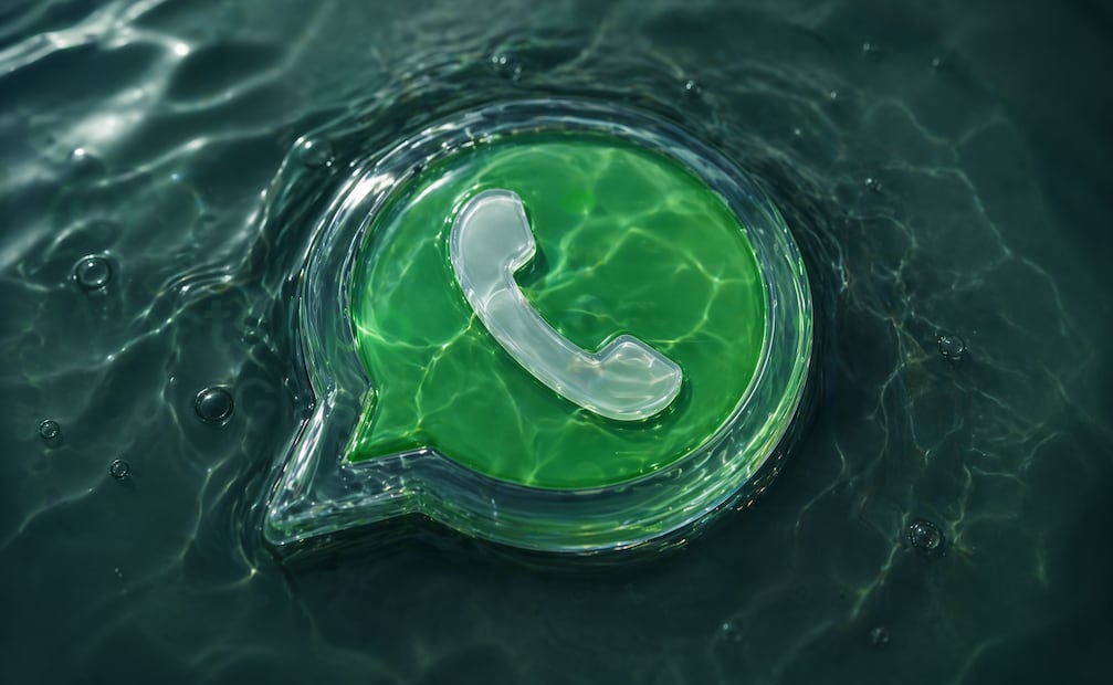 WhatsApp Liquid Glass. Foto: Creada con IA