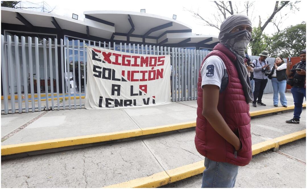 Losa estudiantes de la escuela Normal Rural Luis Villarreal del Mexe Hidalgo retienen a trabajadores y realizan manifestación en Pachuca. Foto: Especial