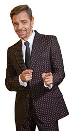 Derbez da batalla en cine