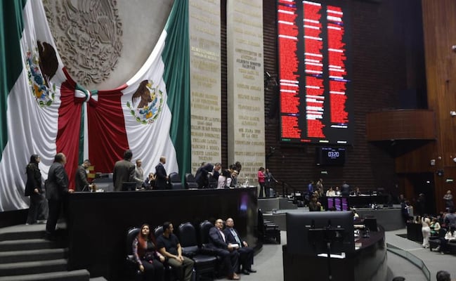 Diputados avalan reforma contra doble nacionalidad; sigue discusión en lo particular