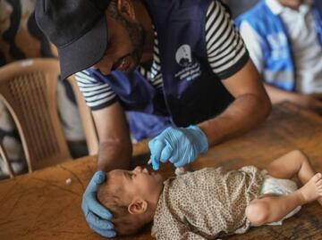 OMS espera reanudar vacunación antipolio en Gaza la próxima semana; primera fase se interrumpió por bombardeos israelíes