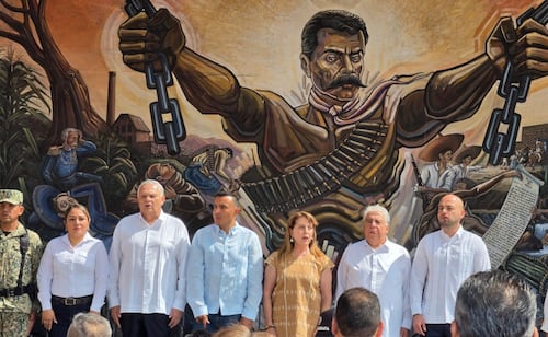 Gobernadora de Morelos llama a la clase política a ser consecuentes con el legado de Emiliano Zapata; conmemora al general en el aniversario de su natalicio