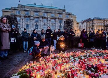 Tiroteo en Praga: República Checa rinde homenaje a víctimas de matanza en universidad