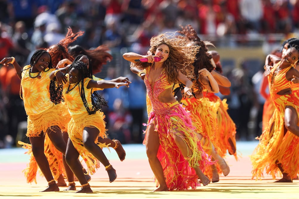 Shakira canta "Dai dai" en la final de la Copa del Mundo 2026.
Foto: AP / Matt Slocum
