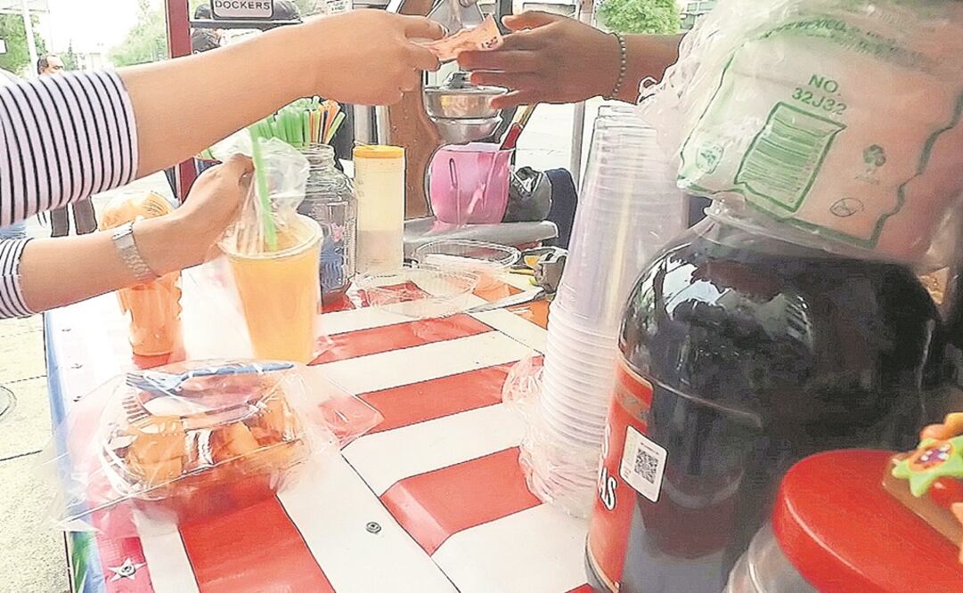 A partir de 2021 quedará prohibida la comercialización, distribución y entrega de plásticos de un solo uso, como bolsas, vasos y charolas para transportar alimentos. IVÁN MONTESINOS. EL UNIVERSAL