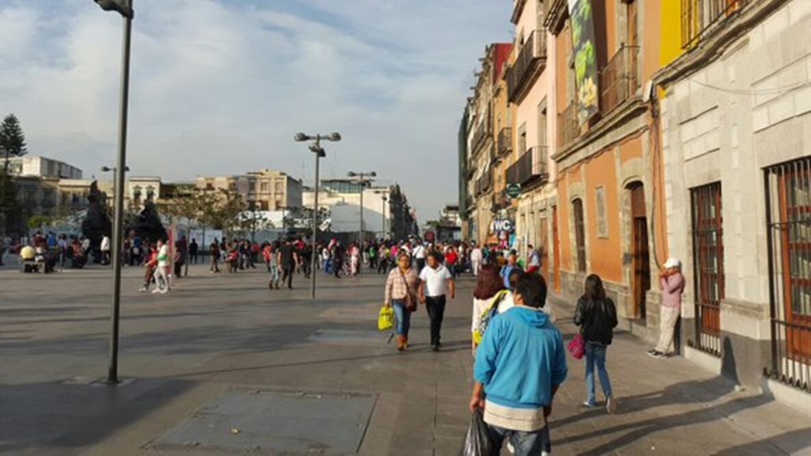 El gobierno capitalino continúa liberando espacio público de puestos de comida y bebidas en zonas cercanas el Centro Histórico (Foto: @GobiernoDF)