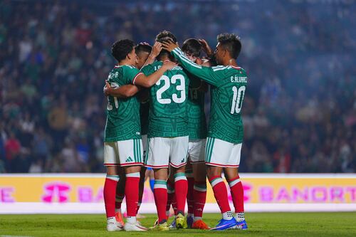 Mexican National Team Players Revealed for Panini Album; Armando González Absent, but César Huerta and Luis Ángel Malagó