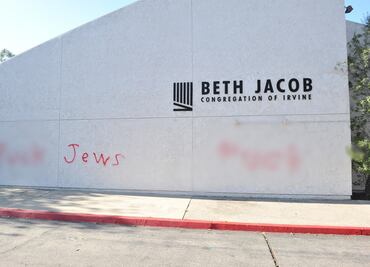 Vandalizan sinagoga en California con mensajes de odio a comunidad judía